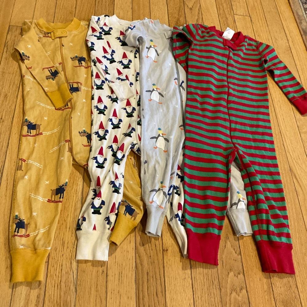 4 pairs Hanna zip pajamas 80/85